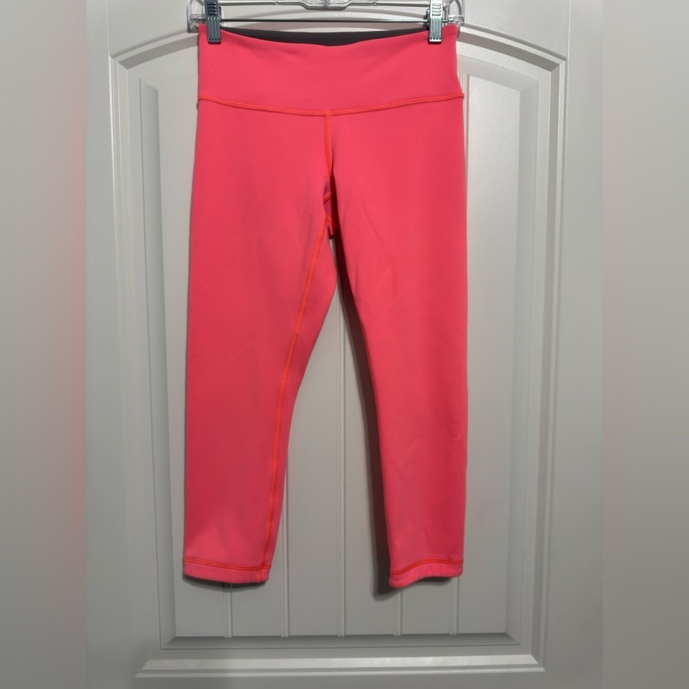 Lululemon Wunder Under Crop *Reversible in Soot Light / Pizzaz